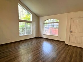 3616 Westleigh St in Eugene, OR - Foto de edificio - Building Photo
