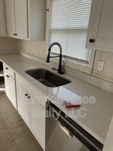 1601 Grovewood Dr in Charlotte, NC - Building Photo - Building Photo