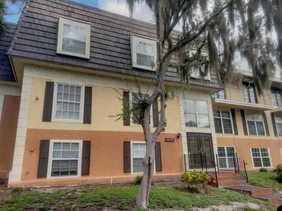 4027 Versailles Dr in Orlando, FL - Building Photo