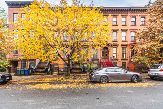 160 Monroe St in Brooklyn, NY - Building Photo - Building Photo