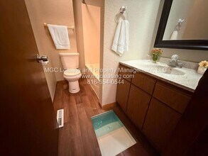 238 NW Woods Chapel Rd in Blue Springs, MO - Building Photo - Building Photo