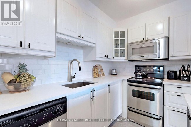 1103-1103 Leslie St in Toronto, ON - Building Photo - Building Photo