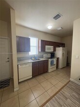 9050 SW 169th Ct in Miami, FL - Foto de edificio - Building Photo