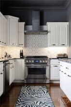 316 W Taylor St in Savannah, GA - Building Photo - Building Photo