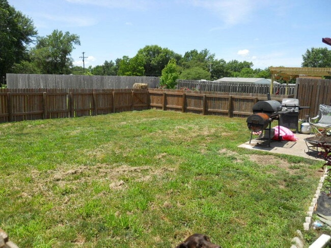 2367 Surrey Dr in Lawrence, KS - Building Photo - Building Photo