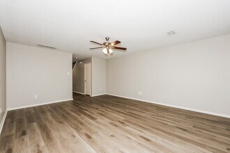 6945 Meadow Way Ln in Fort Worth, TX - Building Photo - Building Photo