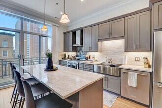 33 S Ashland Ave in Chicago, IL - Building Photo - Building Photo