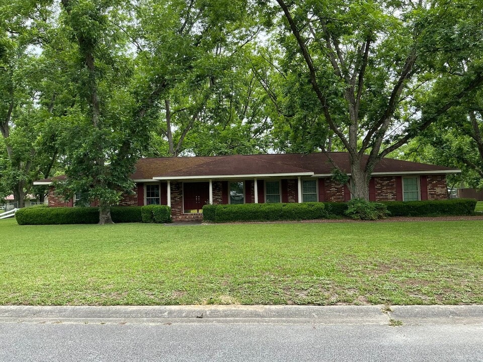 2504 Mahan Dr in Waycross, GA - Building Photo