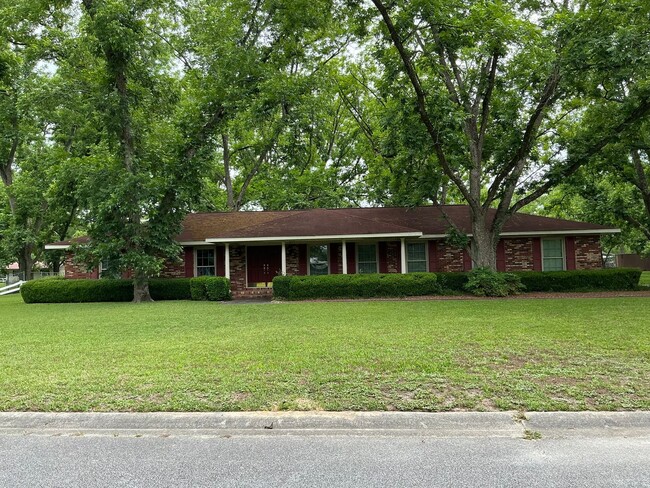 property at 2504 Mahan Dr