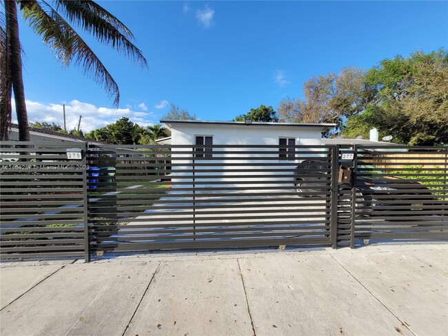 277 NW 75th St-Unit -1 in Miami, FL - Building Photo - Building Photo