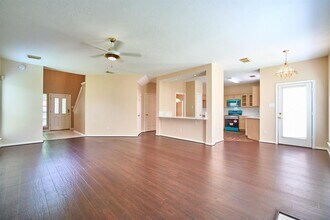 9111 Winkbow Dr in Houston, TX - Building Photo - Building Photo