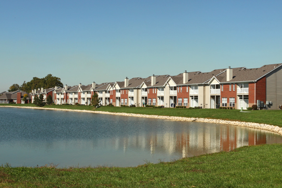 Lakeshore Apartments in Evansville, IN - Foto de edificio