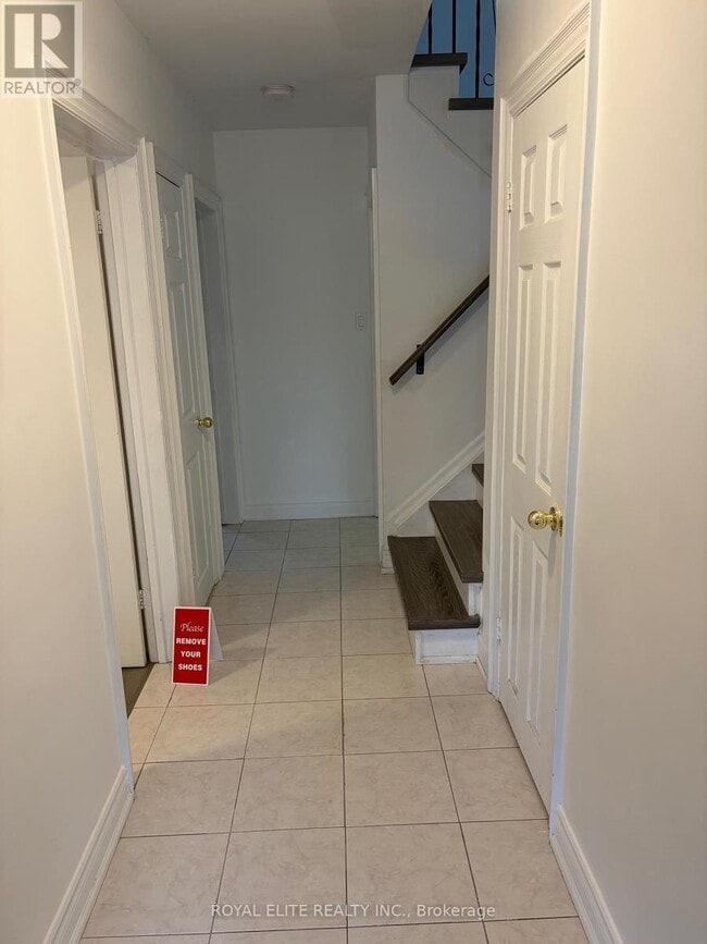 20 Shrewsbury Square in Toronto, ON - Building Photo - Building Photo