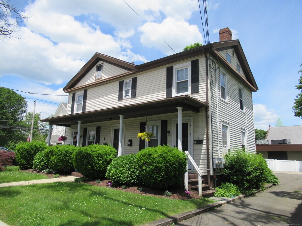 4 Lafayette St in Milford, CT - Building Photo