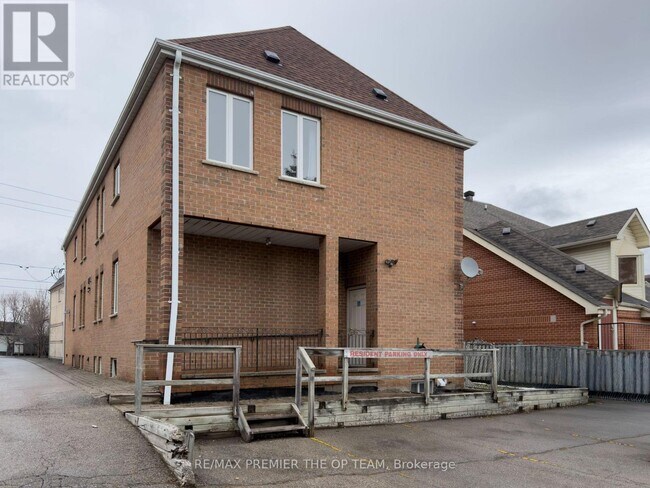 2311 Major MacKenzie Dr. in Vaughan, ON - Building Photo - Building Photo