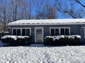 6482 Riverdale Rd in Whitmore Lake, MI - Building Photo