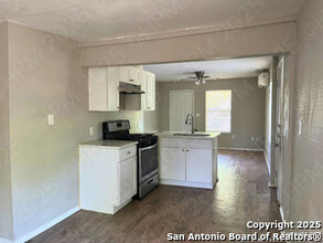 550 Lincolnshire Dr in San Antonio, TX - Foto de edificio - Building Photo