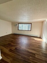 Cottonwood Apartments in Longmont, CO - Building Photo - Building Photo