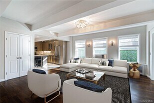 6 Palmer Ave in Scarsdale, NY - Building Photo