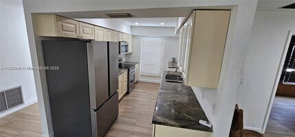 2425 Mohawk Ave in Fort Pierce, FL - Building Photo - Building Photo