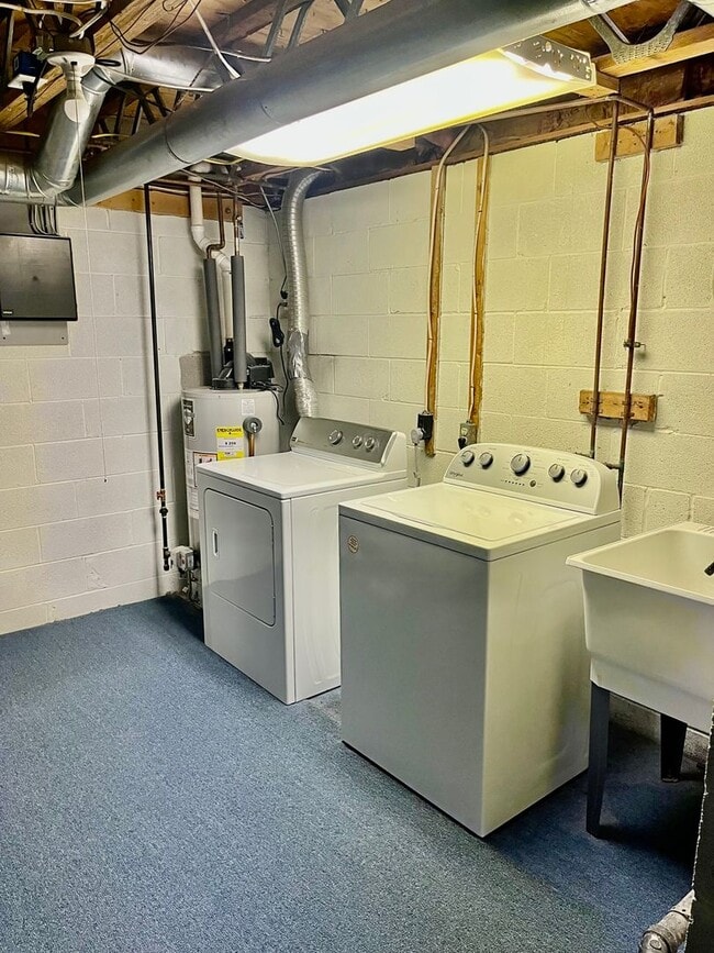 8430 Fathom Dr in Baldwinsville, NY - Building Photo - Building Photo