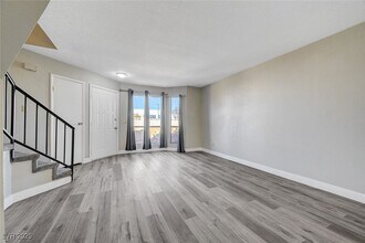 527 Kristin Ln in Henderson, NV - Building Photo - Building Photo