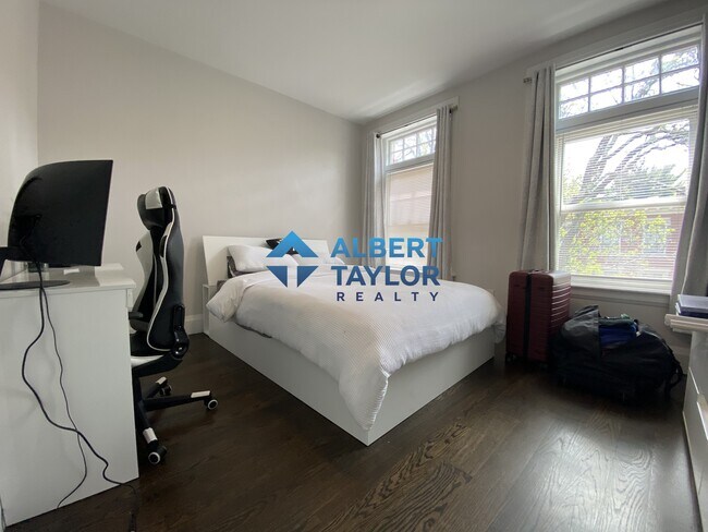 9 Strathmore Rd, Unit 3