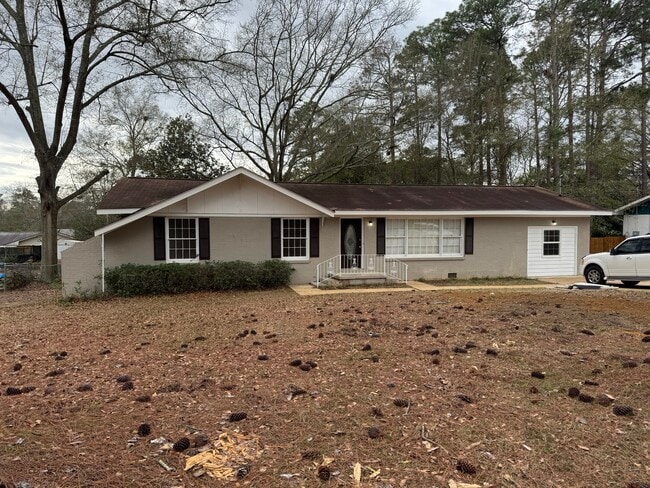 property at 1905 Charlton Dr