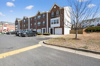 211 Dundee Pl in Fredericksburg, VA - Building Photo - Building Photo