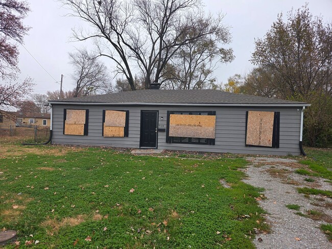 710 St Norbert Dr in Sauget, IL - Building Photo - Building Photo