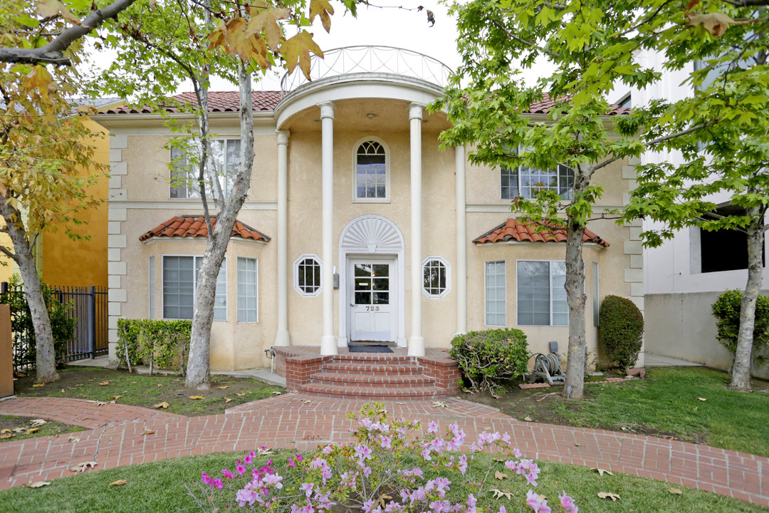 Mansfield Apartments in Los Angeles, CA - Building Photo