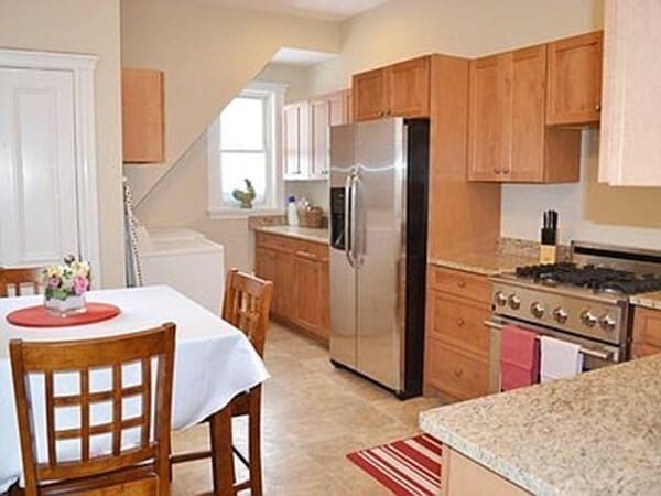 118 F St, Unit 1 in Boston, MA - Foto de edificio - Building Photo