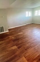 9504 Lawrence Ct, Unit 2 N in Schiller Park, IL - Building Photo - Building Photo
