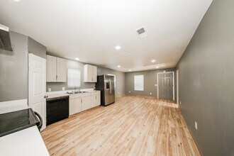 906 SW G Ave in Lawton, OK - Building Photo - Building Photo
