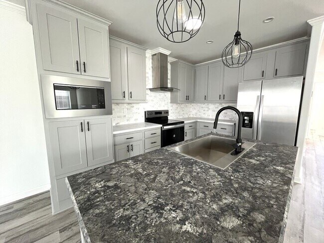 1057 Vervain Dr in Brooksville, FL - Building Photo - Building Photo