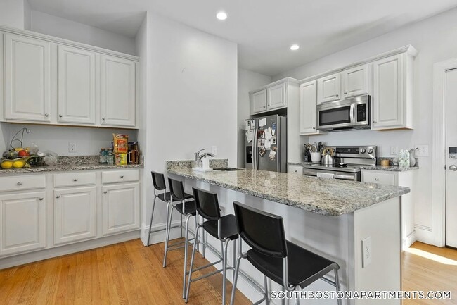 393 E 5th St in Boston, MA - Building Photo - Building Photo