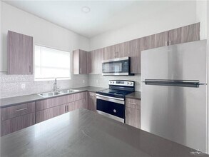 21 W Cortlandt St in Edinburg, TX - Building Photo - Building Photo
