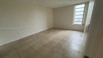 9686 Fontainebleau Blvd in Miami, FL - Building Photo - Building Photo