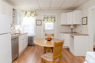 174 W Elm Ave, Unit 1 in Quincy, MA - Foto de edificio - Building Photo