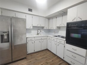 2464 Australia Way E in Clearwater, FL - Building Photo - Building Photo