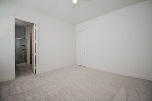 6017 Cypress St in Houston, TX - Building Photo