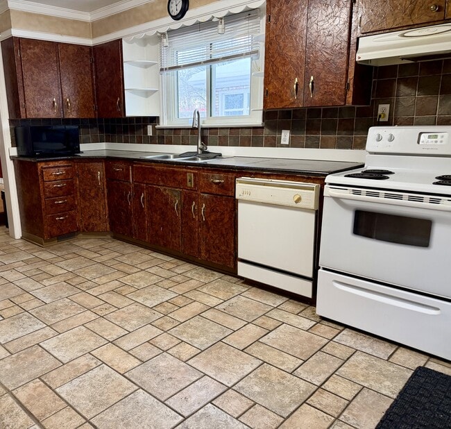 1083 London Rd in Sarnia, ON - Building Photo - Building Photo