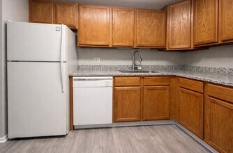 56 E 13th St in Waconia, MN - Building Photo - Building Photo