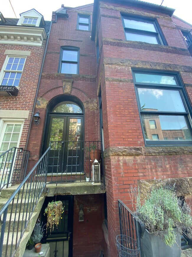 1828 Swann St NW, Unit 1 in Washington, DC - Building Photo - Building Photo