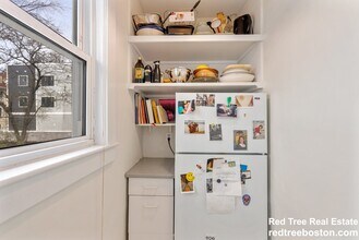 75 Brook St, Unit 1 in Brookline, MA - Building Photo - Building Photo