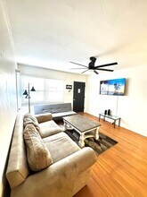 2204 Barnett St in Bakersfield, CA - Building Photo - Building Photo