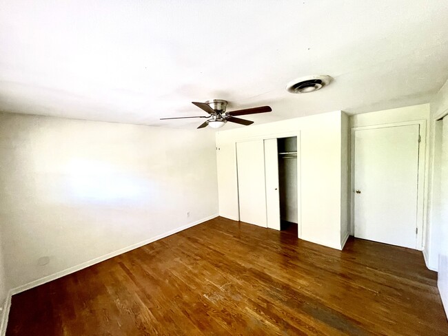 1159 Garraty Rd, Unit 2 BR in San Antonio, TX - Foto de edificio - Building Photo