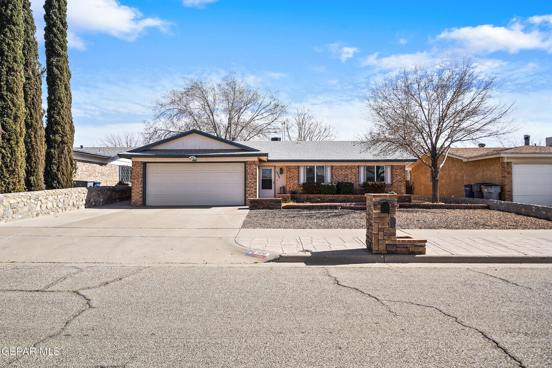 2840 Roy Pace Dr in El Paso, TX - Building Photo