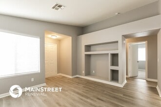 8619 W College Dr in Phoenix, AZ - Foto de edificio - Building Photo