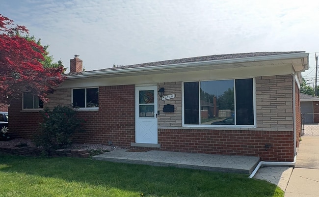 32740 Bunert Rd in Warren, MI - Building Photo - Building Photo
